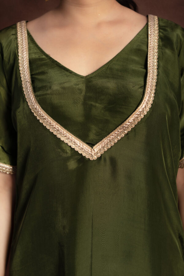 Tyohaar Olive Green Silk Noor Set - Image 4
