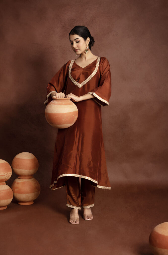 Tyohaar Brown Silk Noor Set